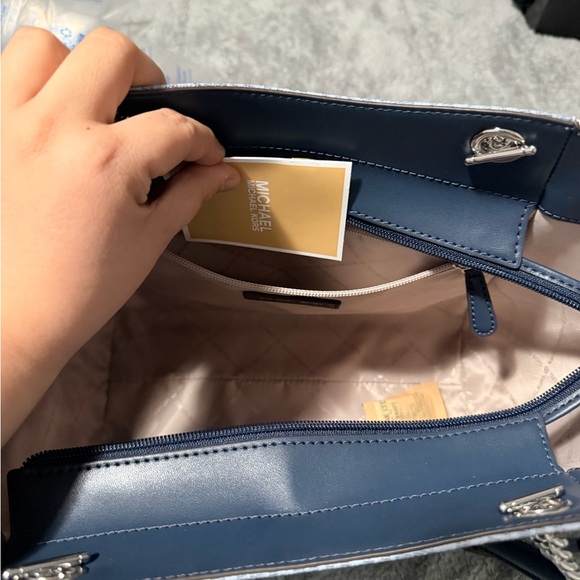 Michael Kors Blue and Cream Shoulder Bag - Picture 8 of 11